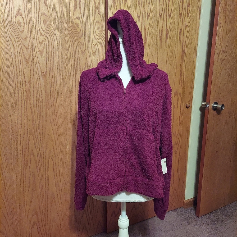 NWT, 2XL Fuzzy, Frint-Zip Sweater. Front Pockets